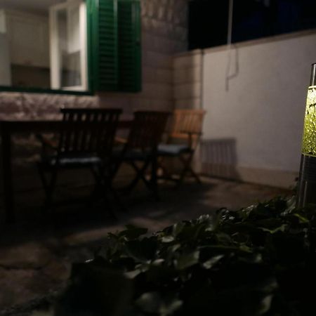 Vacation House "Pave" Povlja  Buitenkant foto