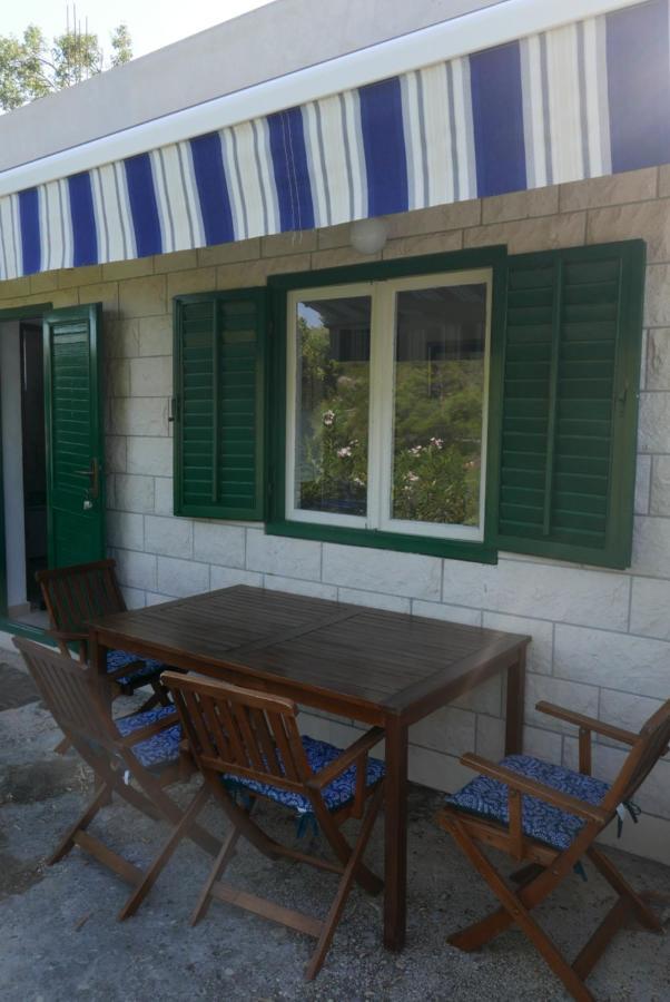 Vacation House "Pave" Povlja  Buitenkant foto