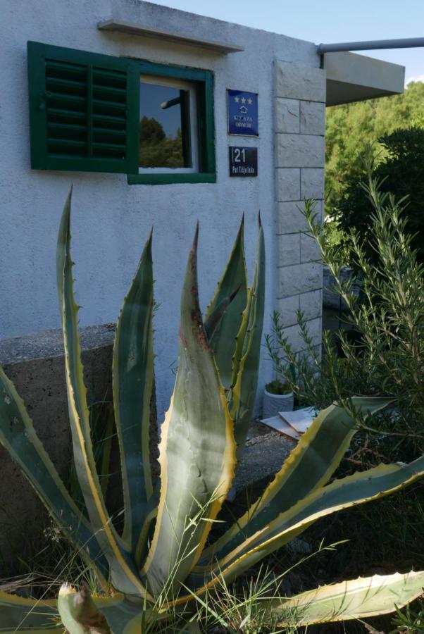 Vacation House "Pave" Povlja  Buitenkant foto
