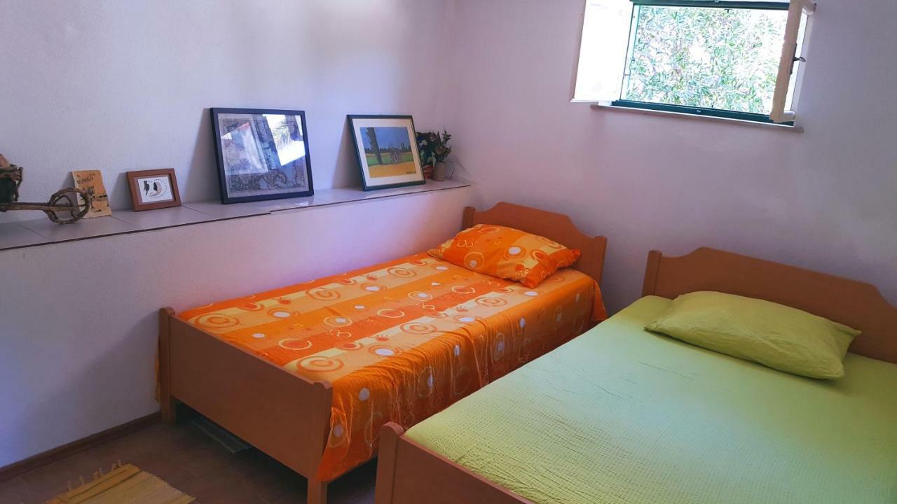 Vacation House "Pave" Povlja  Buitenkant foto